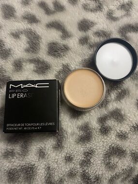 MAC Cosmetics Lip Erase Light Cool